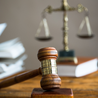 akyrosi-eidopoiisis-se-feromeno-klironomo